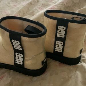 Ugg classic clear mini ankle bootie size 8 never worn, no box